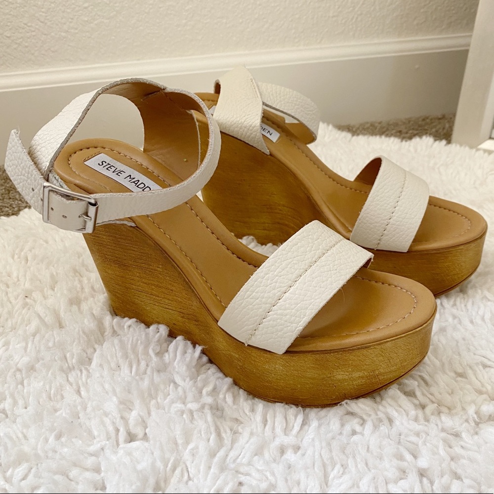 🌿 Steve Madden strappy wedges